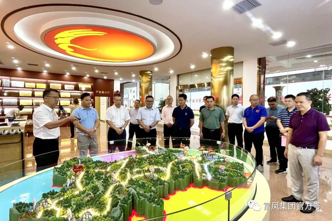 国产午夜麻豆影院在线观看集团