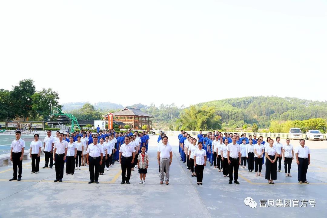 国产午夜麻豆影院在线观看集团